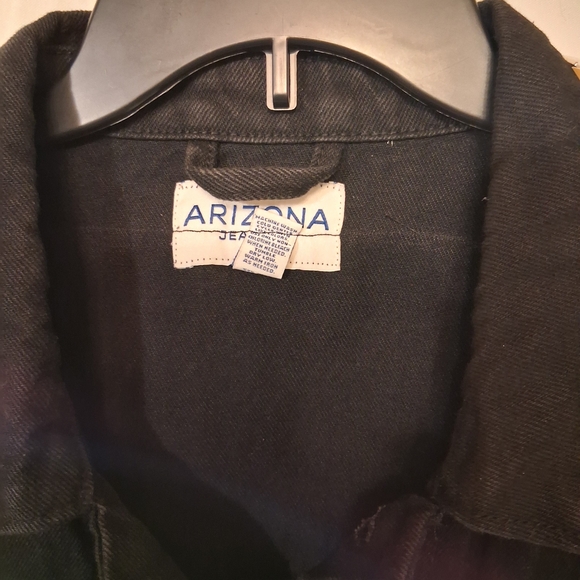 Arizona Jean Company Black and Red Graphic Vest - Picture 3 of 3